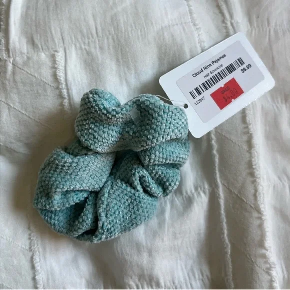 4pcs Knit Scrunchie Set! - Picture 6 of 7